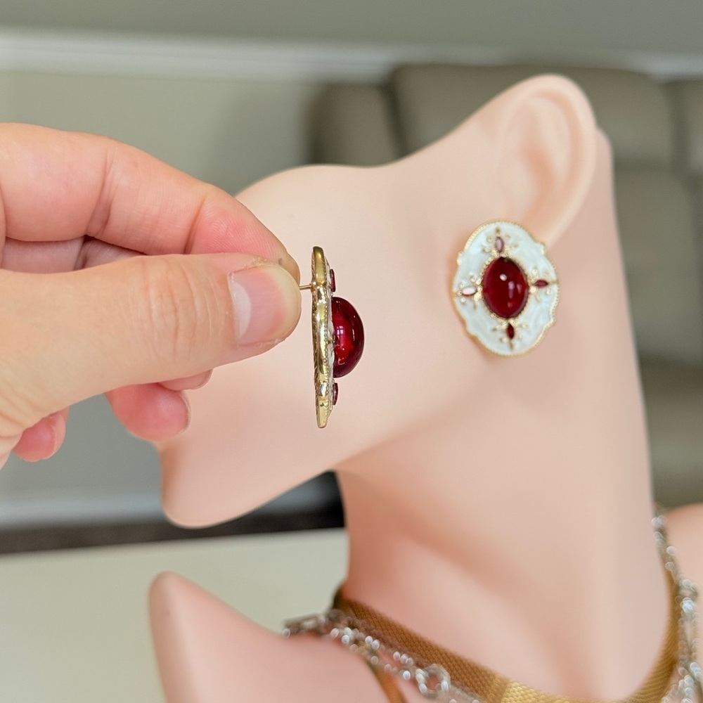 Elegant Red Oval Cabochon Gold-Tone Statement Earrings - Picture 7 of 12